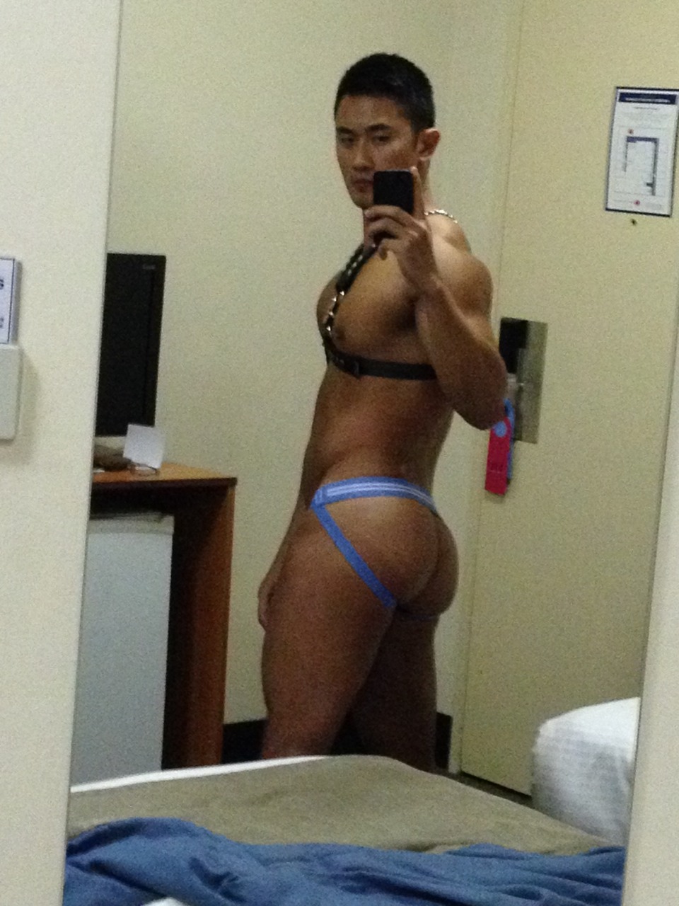 Aussie Hunk Jeremy Yong Queerclick